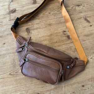 Premium Leather Fanny Pack with Multiple Compartments - Brown